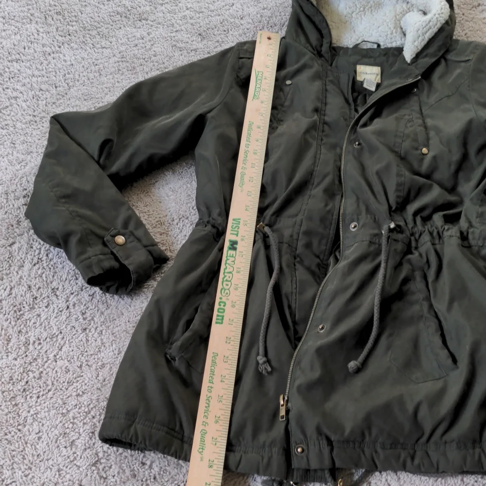 Bass Co. women's army green medium utility jacket - Picture 5 of 9